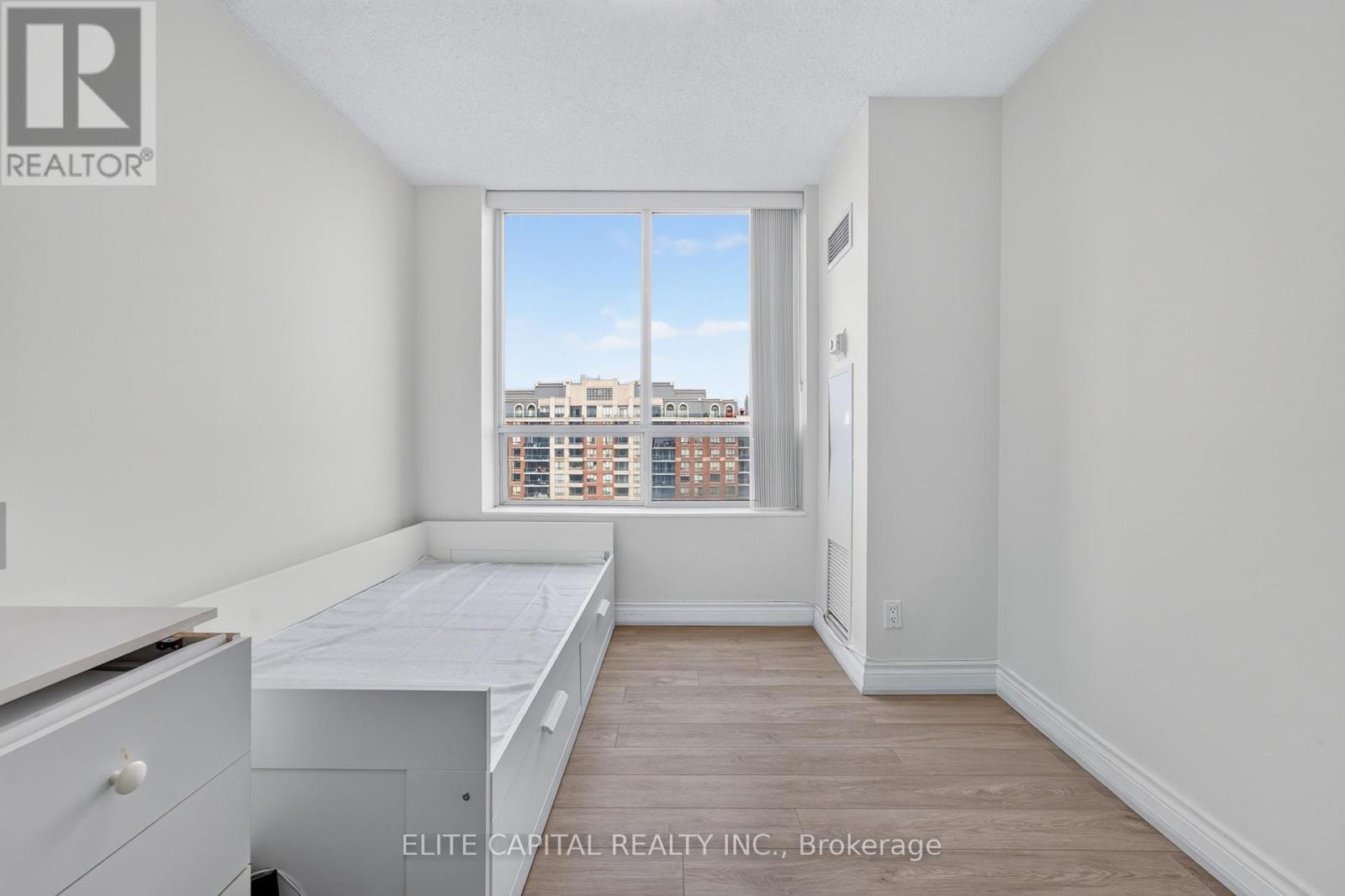 #1205 29 NORTHERN HEIGHTS DRIVE - 19