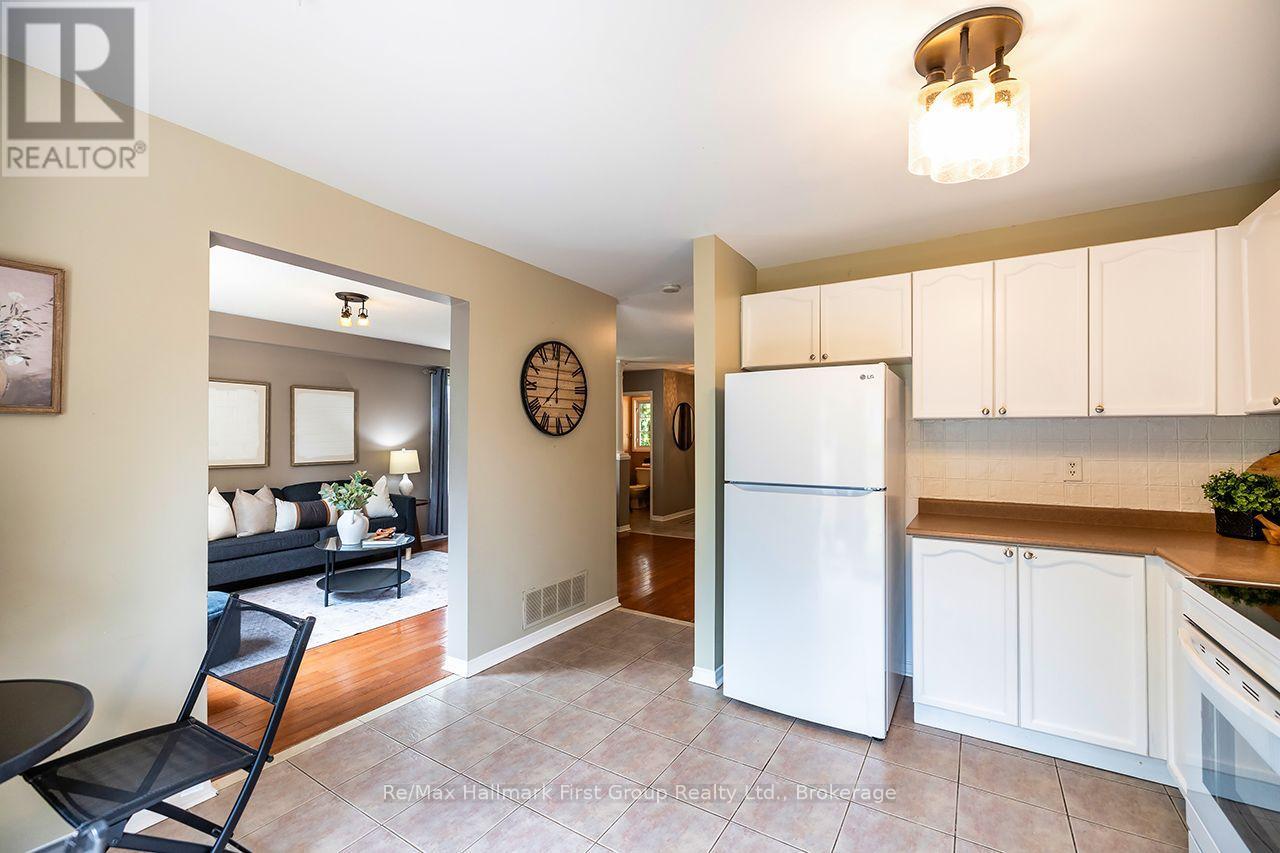 10 WINCHURCH DRIVE - 11