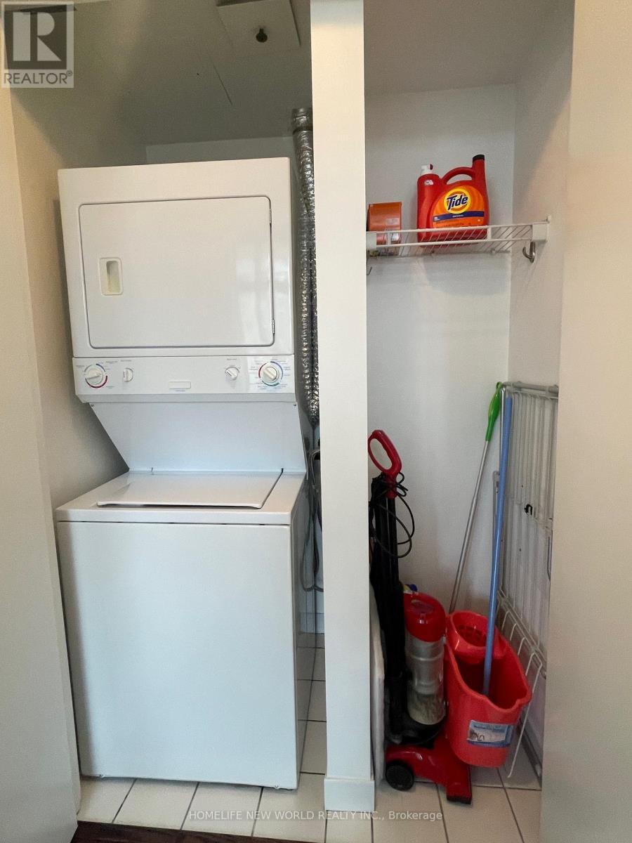 #2109 33 CHARLES STREET E - 26