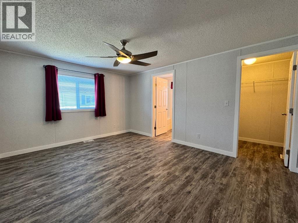 10915 96A Street - 20