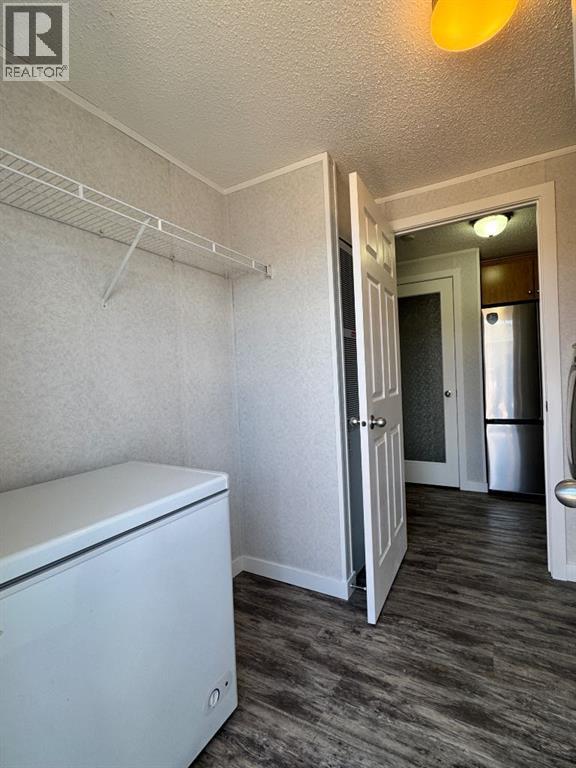10915 96A Street - 25