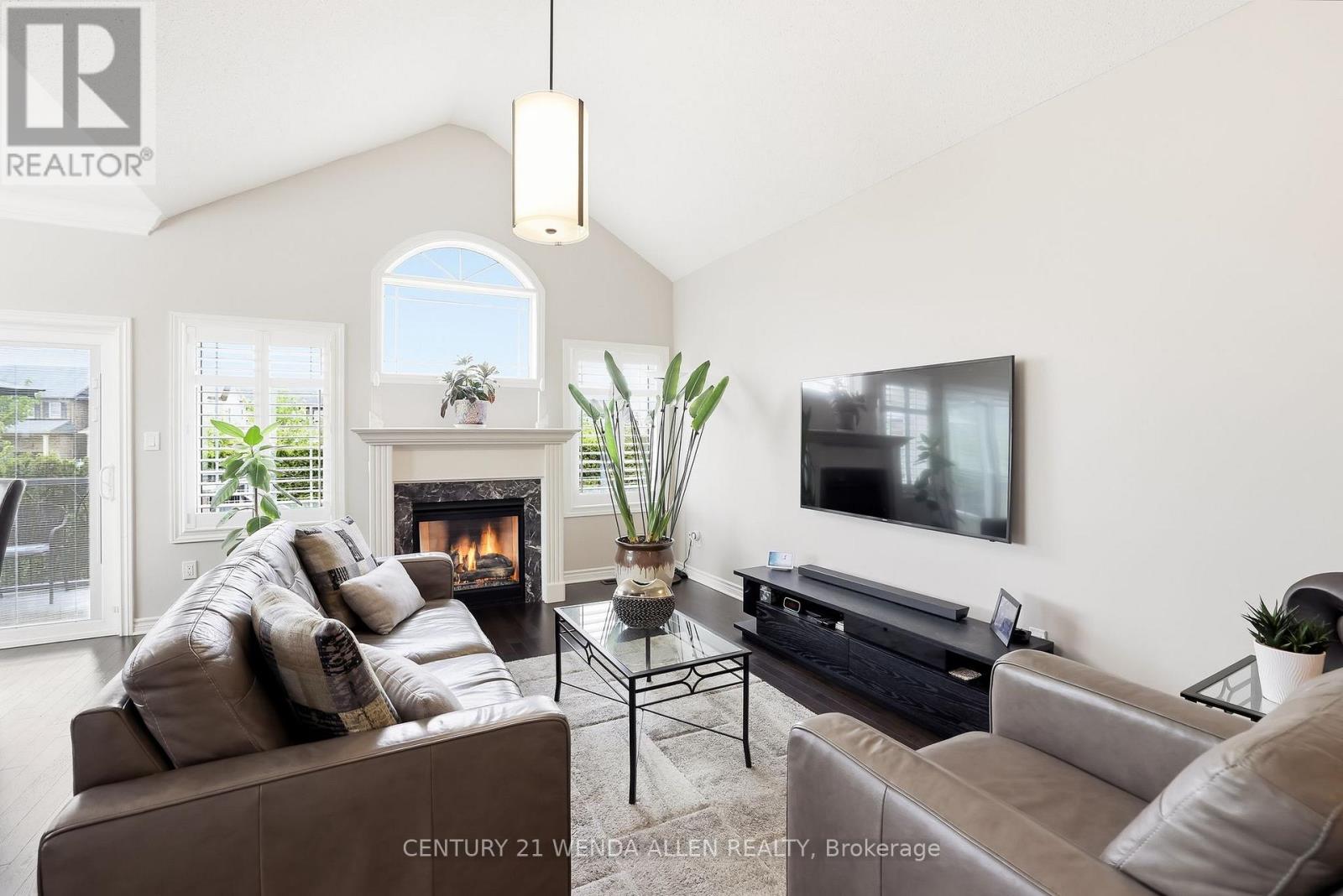 2 RUSHLANDS CRESCENT - 12