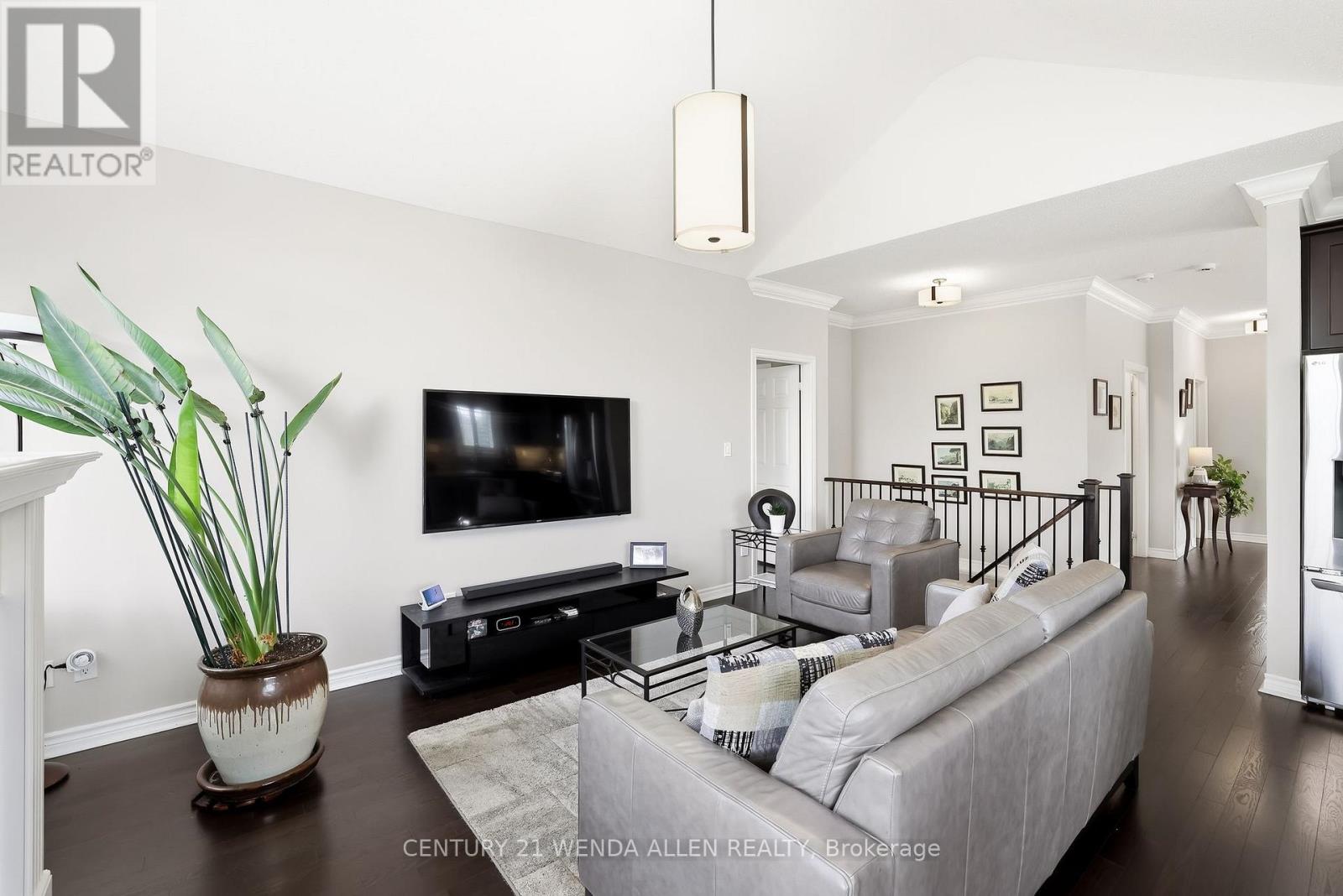 2 RUSHLANDS CRESCENT - 15