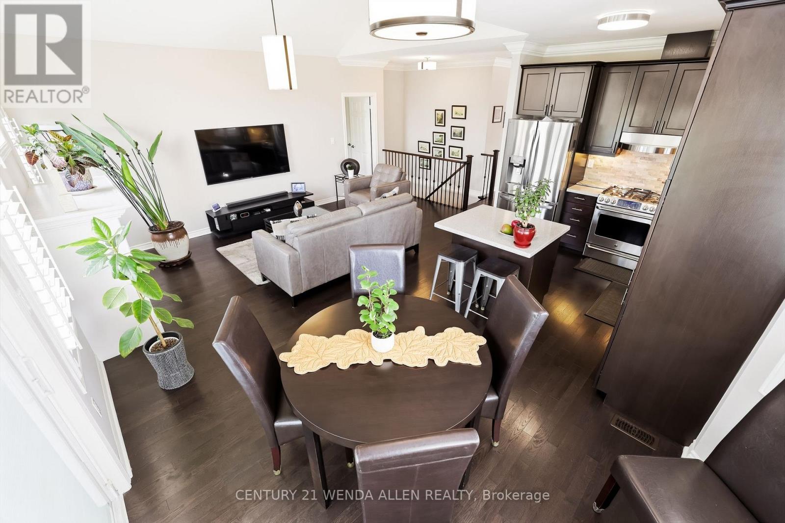 2 RUSHLANDS CRESCENT - 21