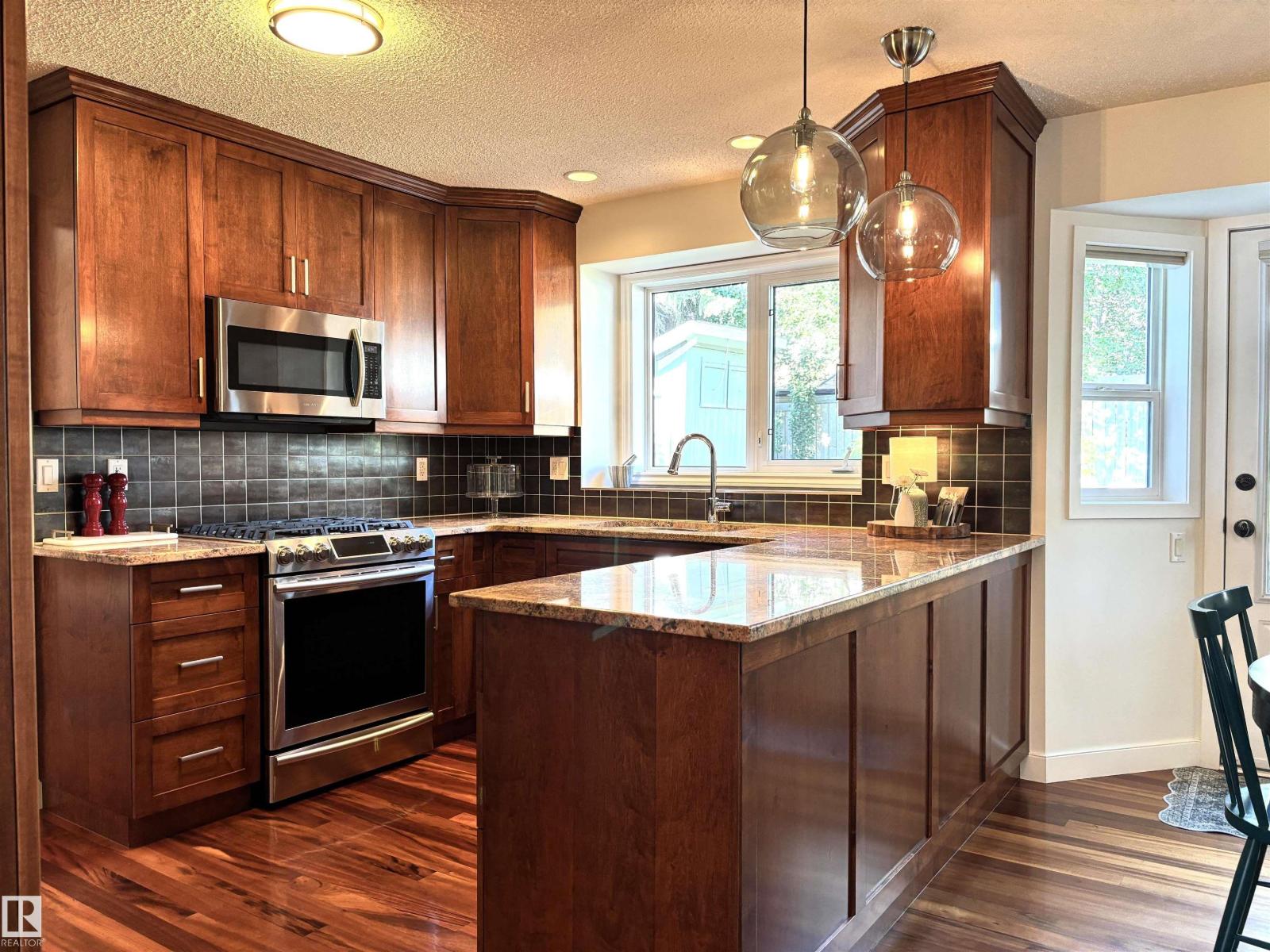 15127 43 AV NW NW - 13