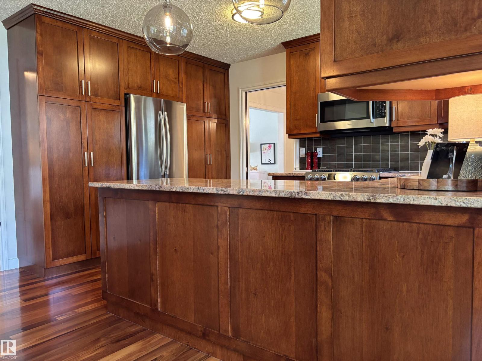 15127 43 AV NW NW - 15