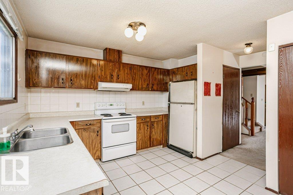 3520 42 AV NW - 11