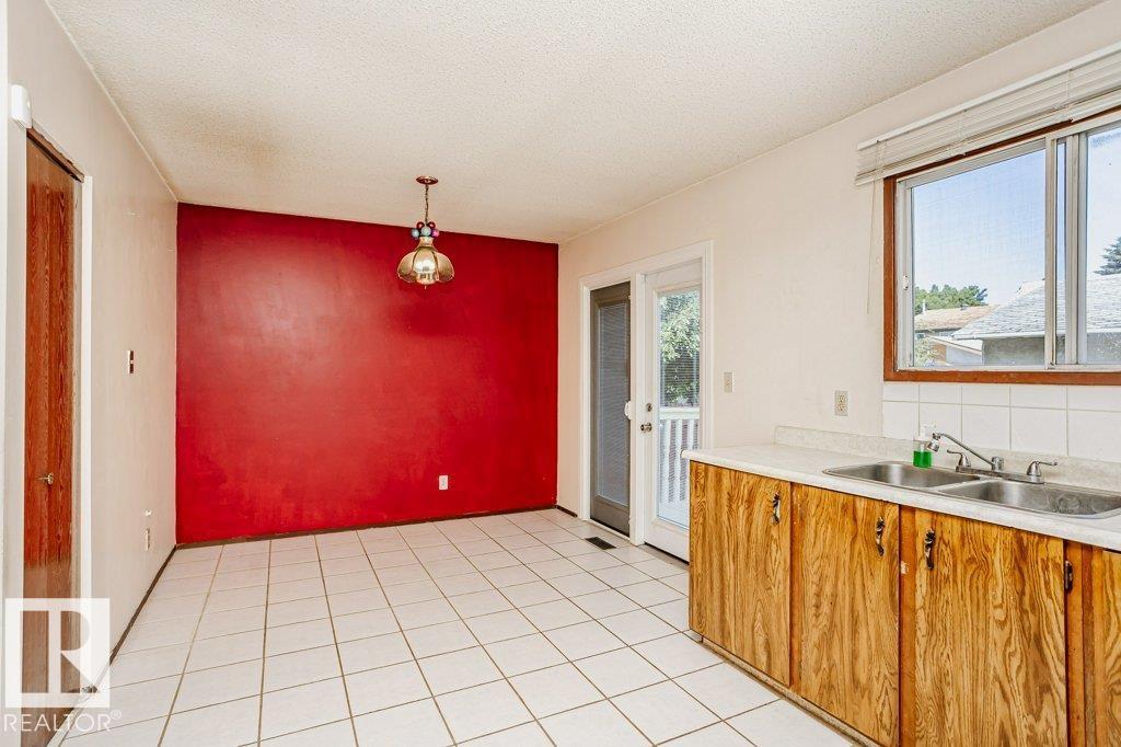 3520 42 AV NW - 12