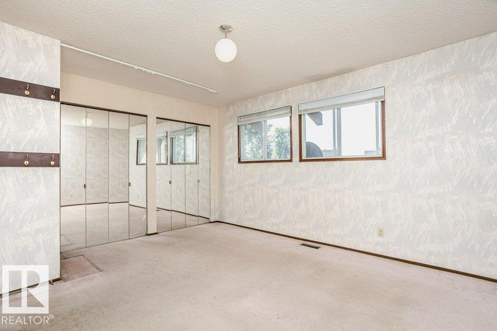 3520 42 AV NW - 16