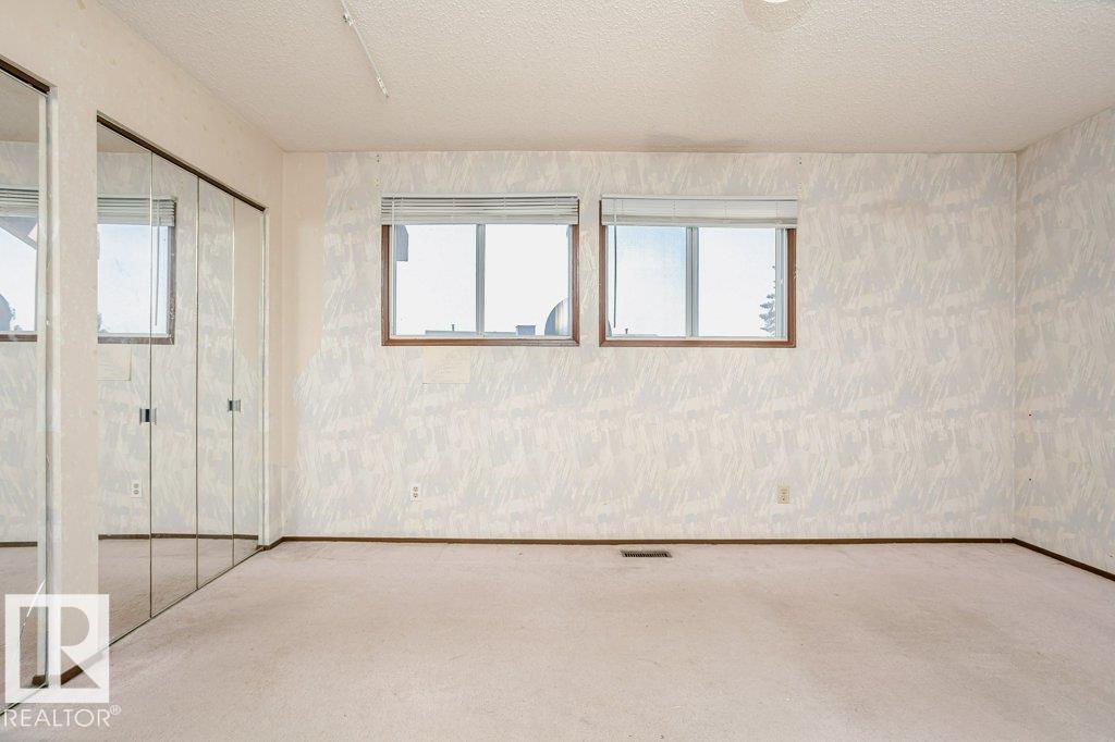 3520 42 AV NW - 17
