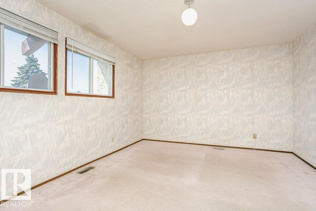 3520 42 AV NW - 18