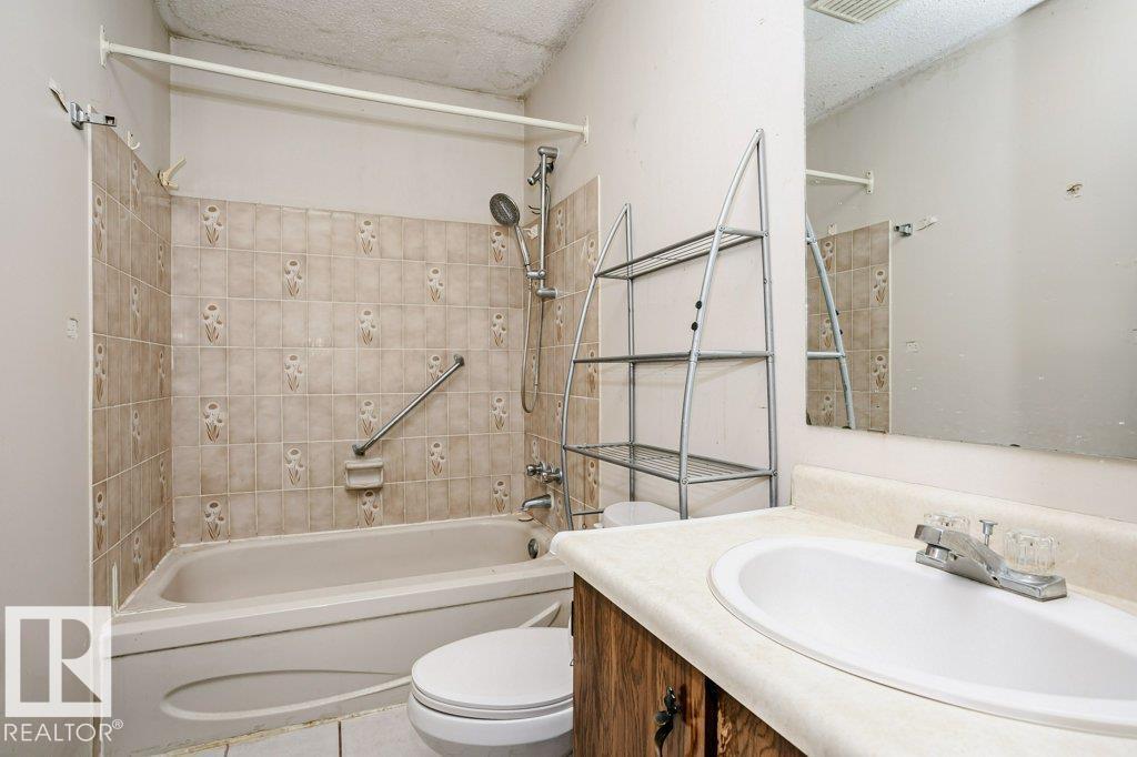 3520 42 AV NW - 20