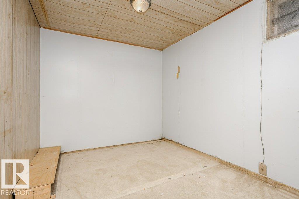 3520 42 AV NW - 24