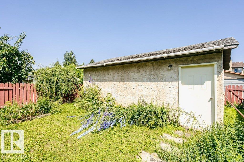 3520 42 AV NW - 32