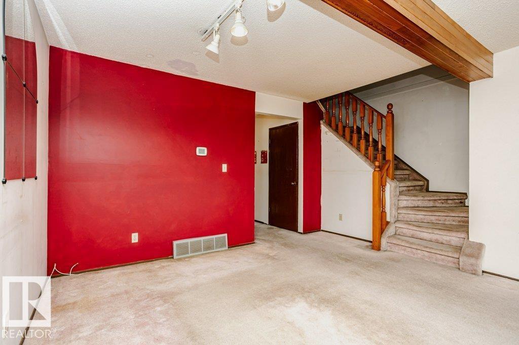3520 42 AV NW - 8