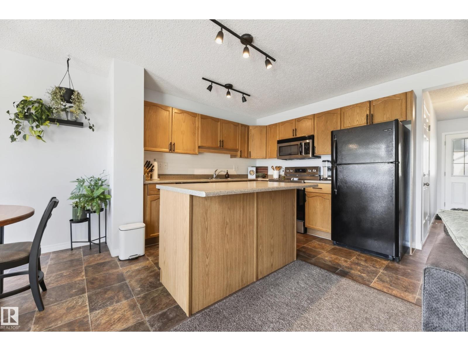 #6 12104 16 AV SW - 14