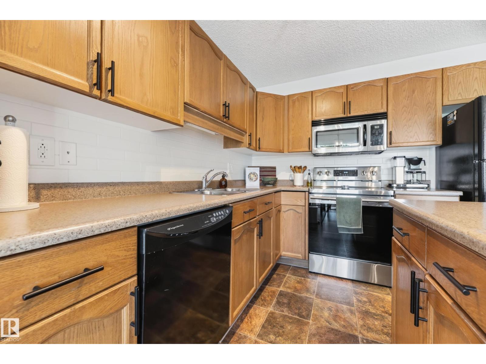 #6 12104 16 AV SW - 15