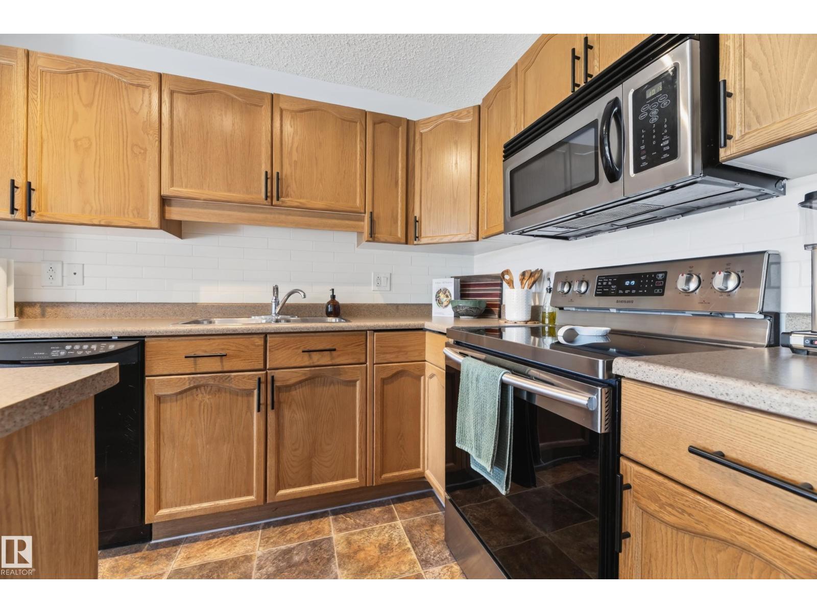 #6 12104 16 AV SW - 16