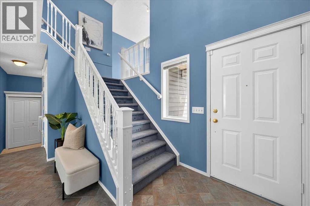 232 Douglas Glen Close SE - 4