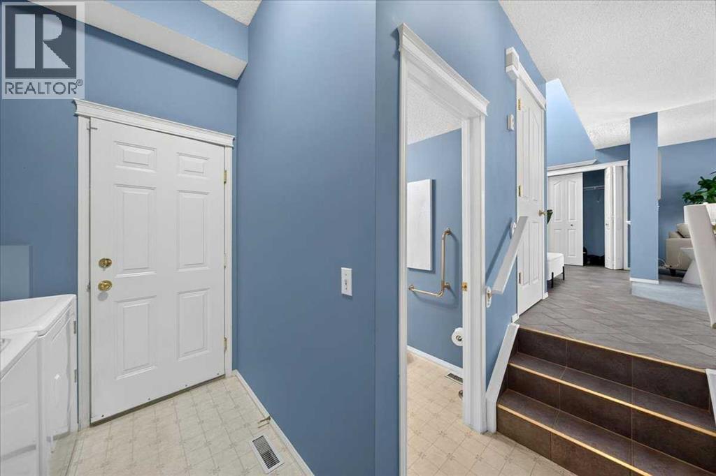 232 Douglas Glen Close SE - 19
