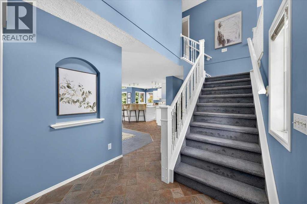 232 Douglas Glen Close SE - 3