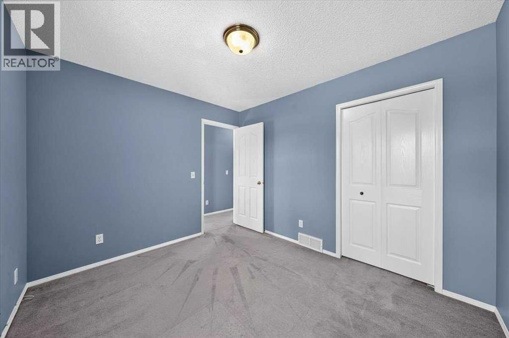 232 Douglas Glen Close SE - 32