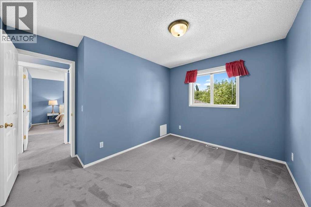 232 Douglas Glen Close SE - 34