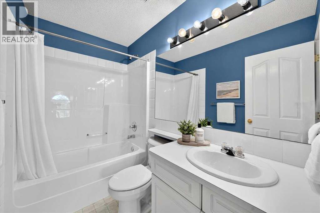 232 Douglas Glen Close SE - 33