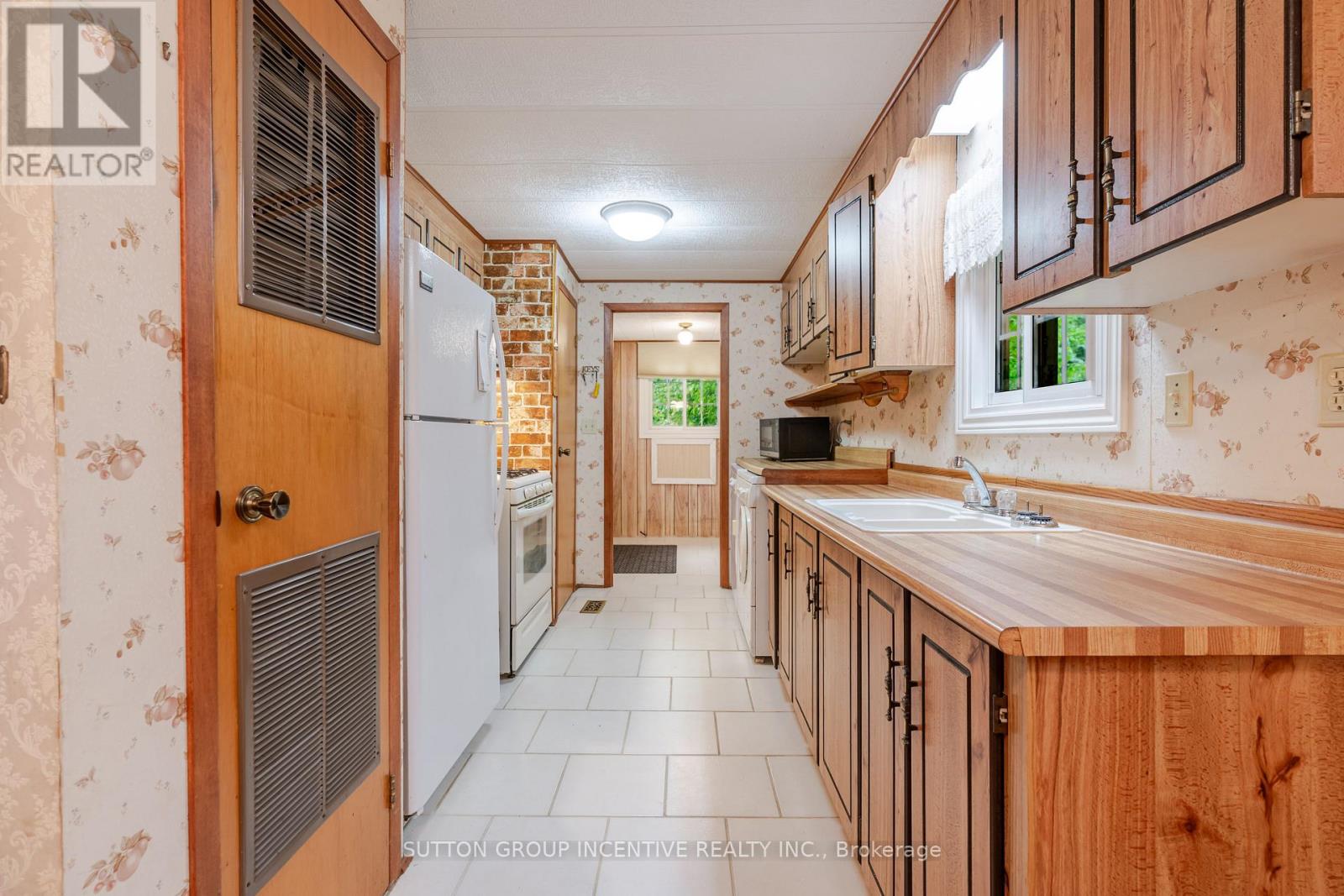 6 WILLOW LANDING - 16