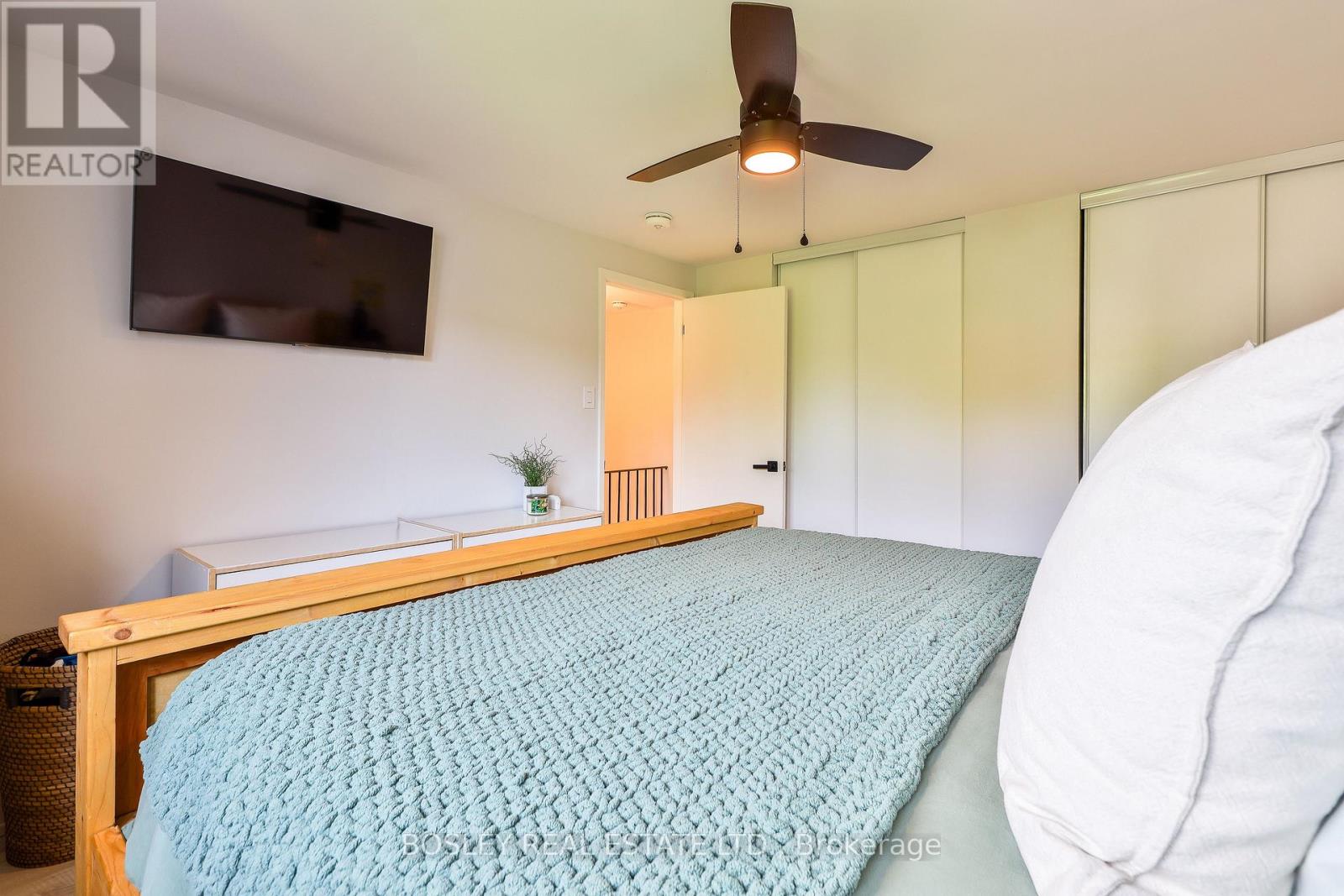 21 COURTLEIGH SQUARE - 18