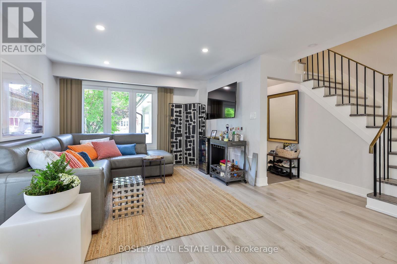 21 COURTLEIGH SQUARE - 4