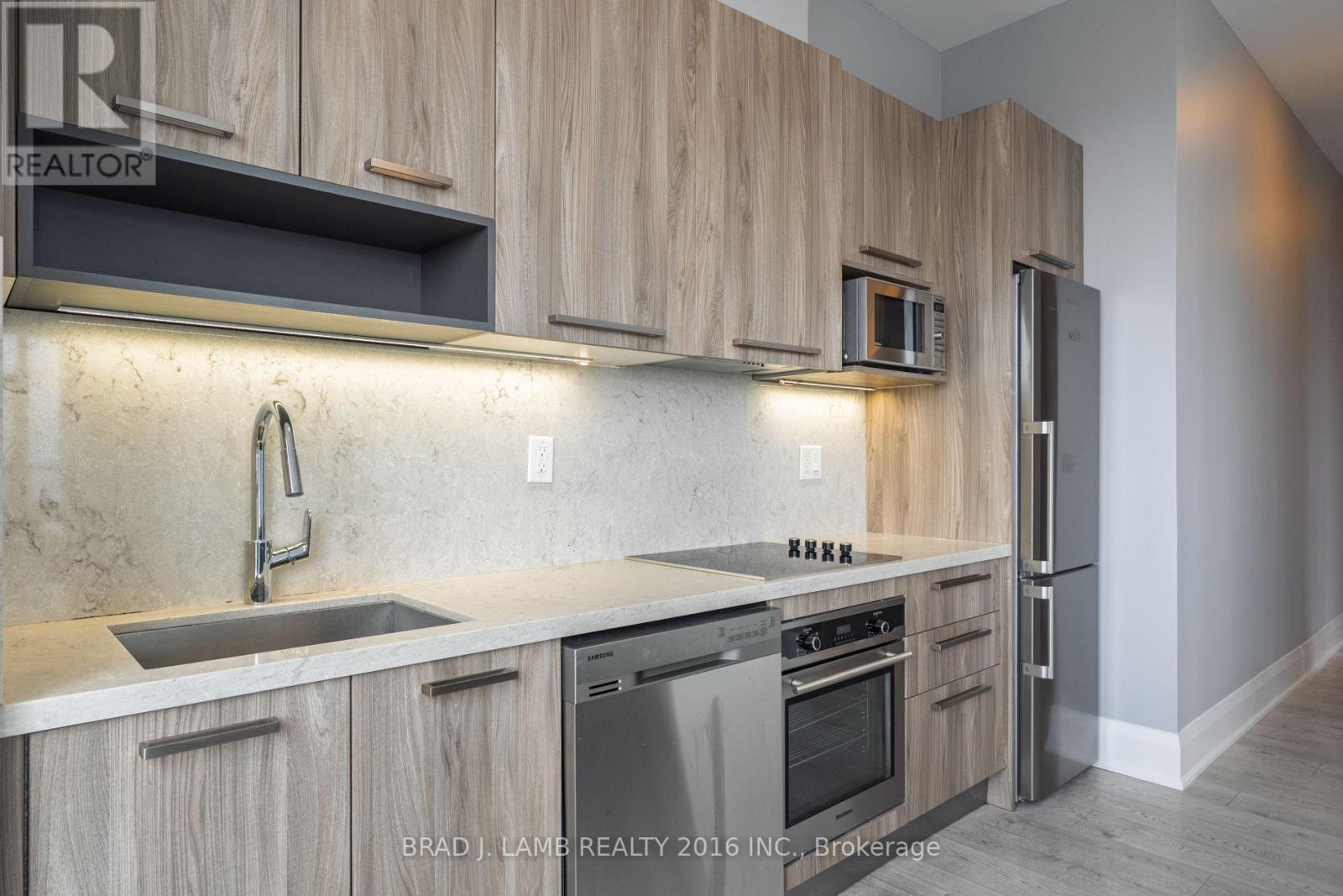 ##4403 36 PARK LAWN ROAD - 9