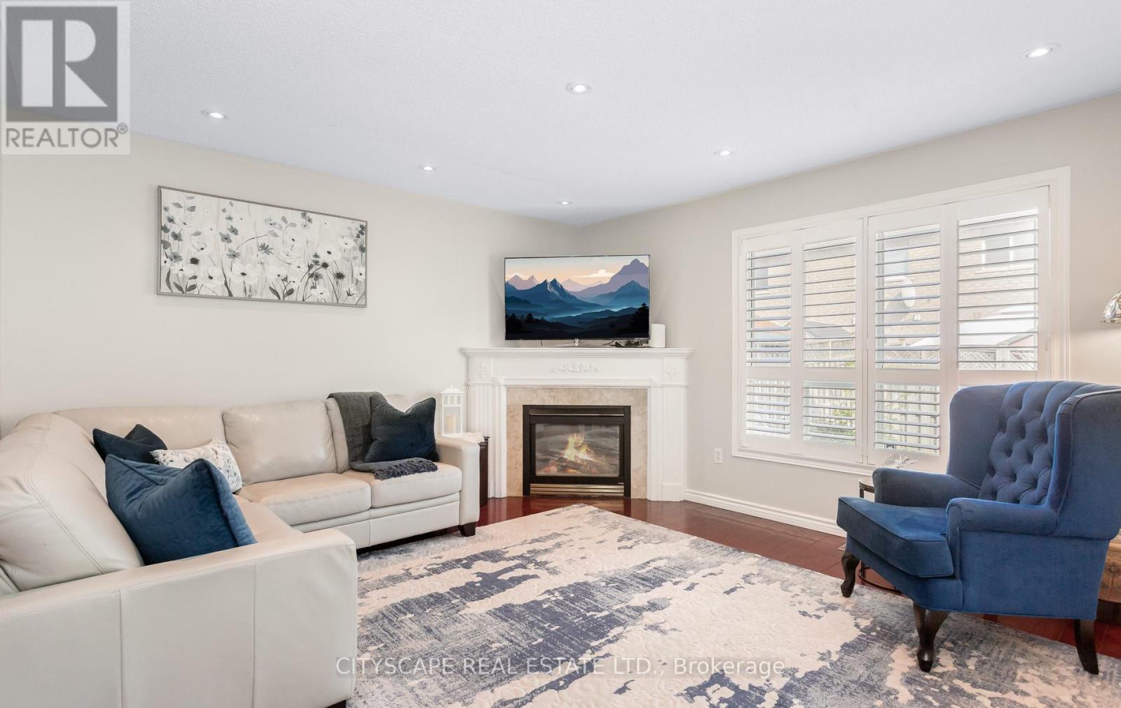 3324 EQUESTRIAN CRESCENT - 10