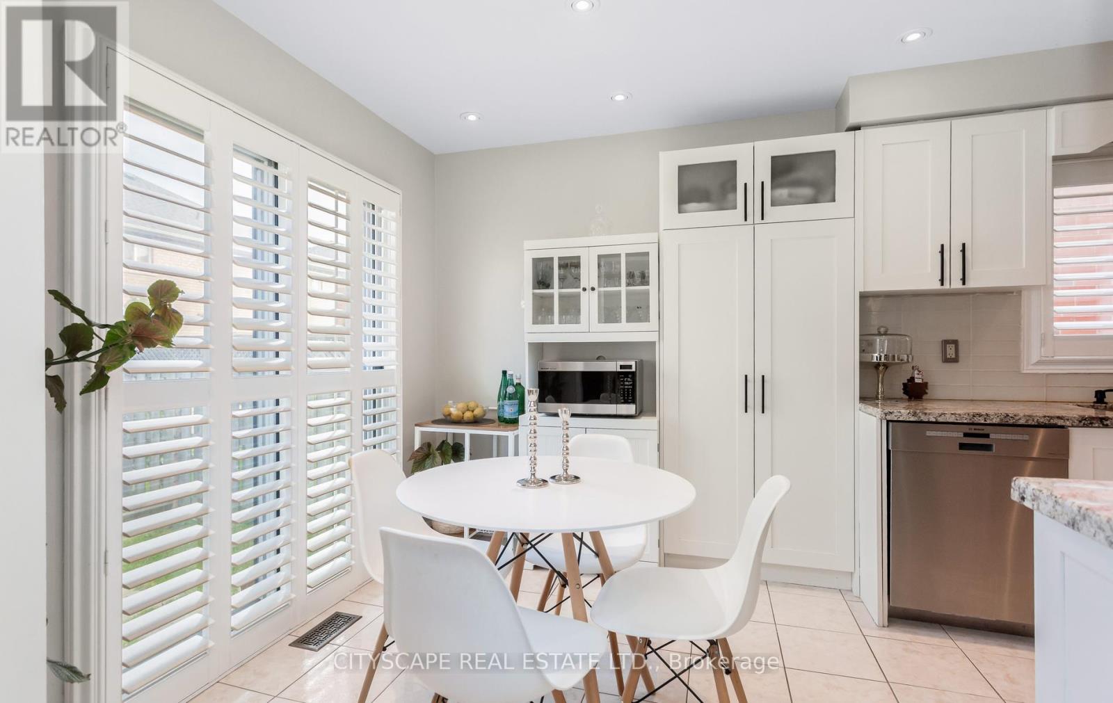 3324 EQUESTRIAN CRESCENT - 15