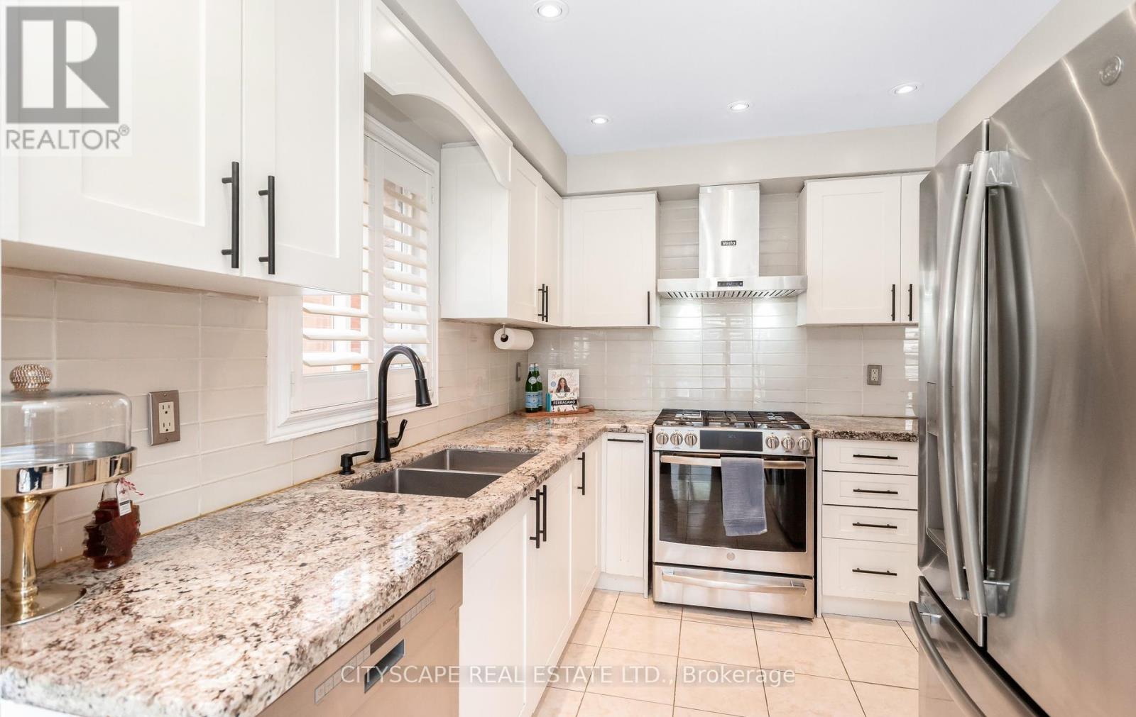 3324 EQUESTRIAN CRESCENT - 17