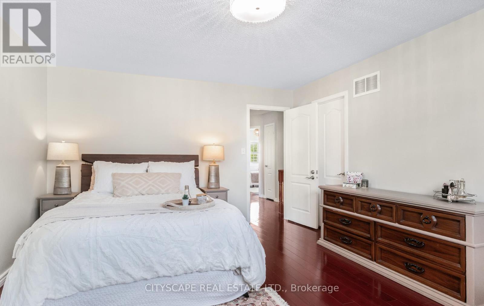 3324 EQUESTRIAN CRESCENT - 24