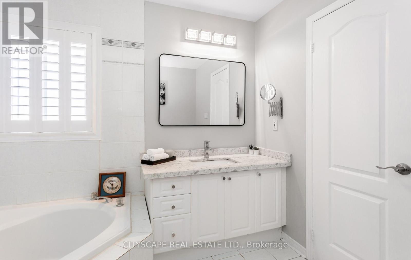 3324 EQUESTRIAN CRESCENT - 25