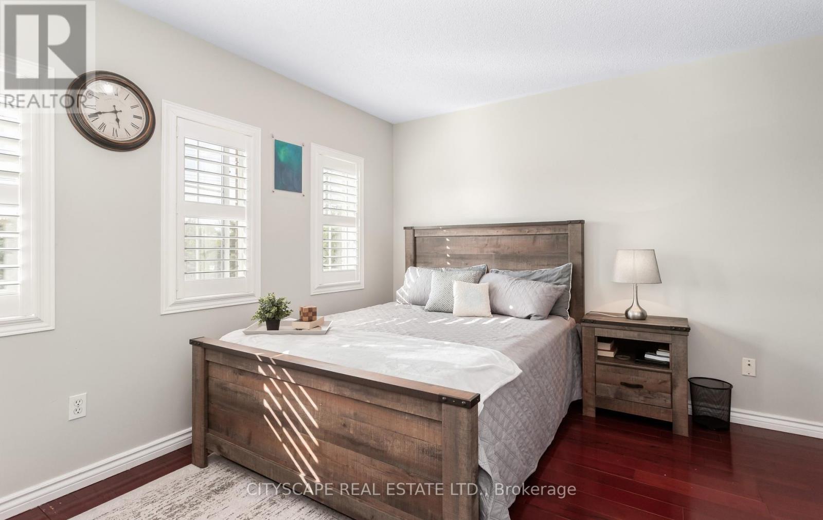 3324 EQUESTRIAN CRESCENT - 32