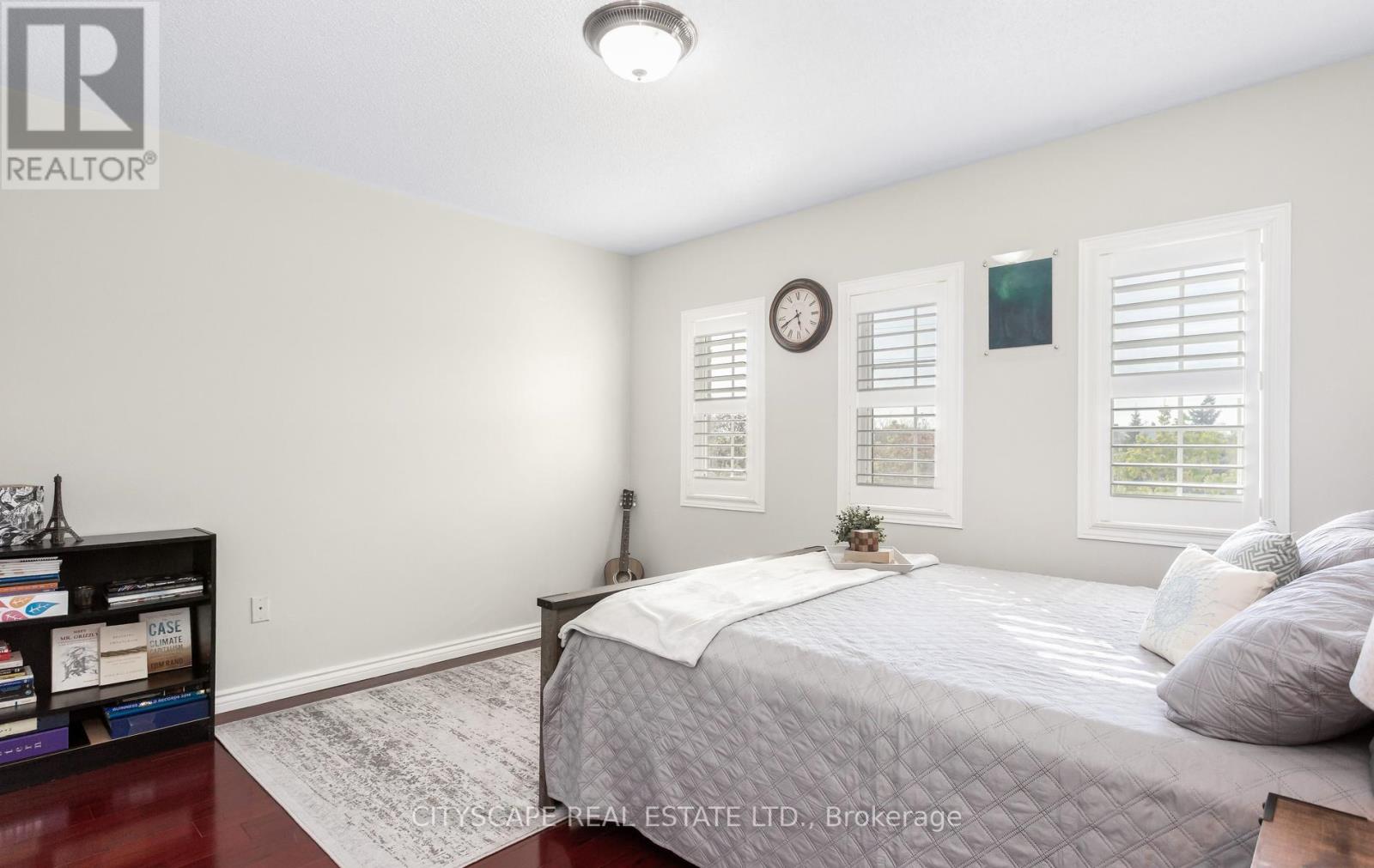 3324 EQUESTRIAN CRESCENT - 33