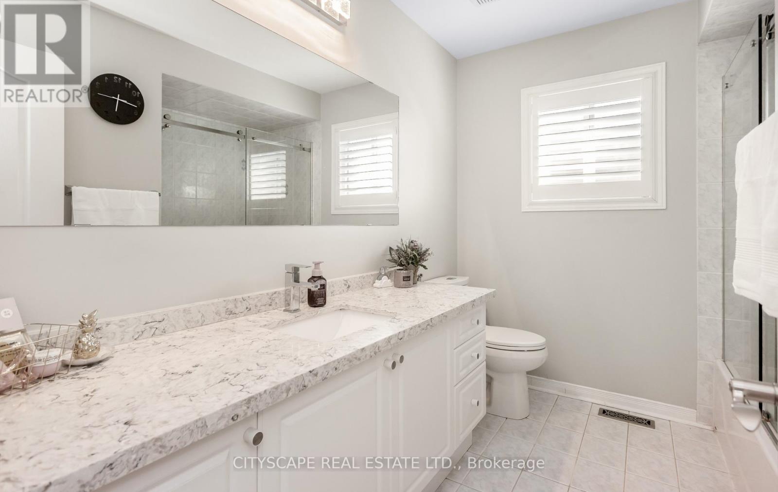3324 EQUESTRIAN CRESCENT - 34