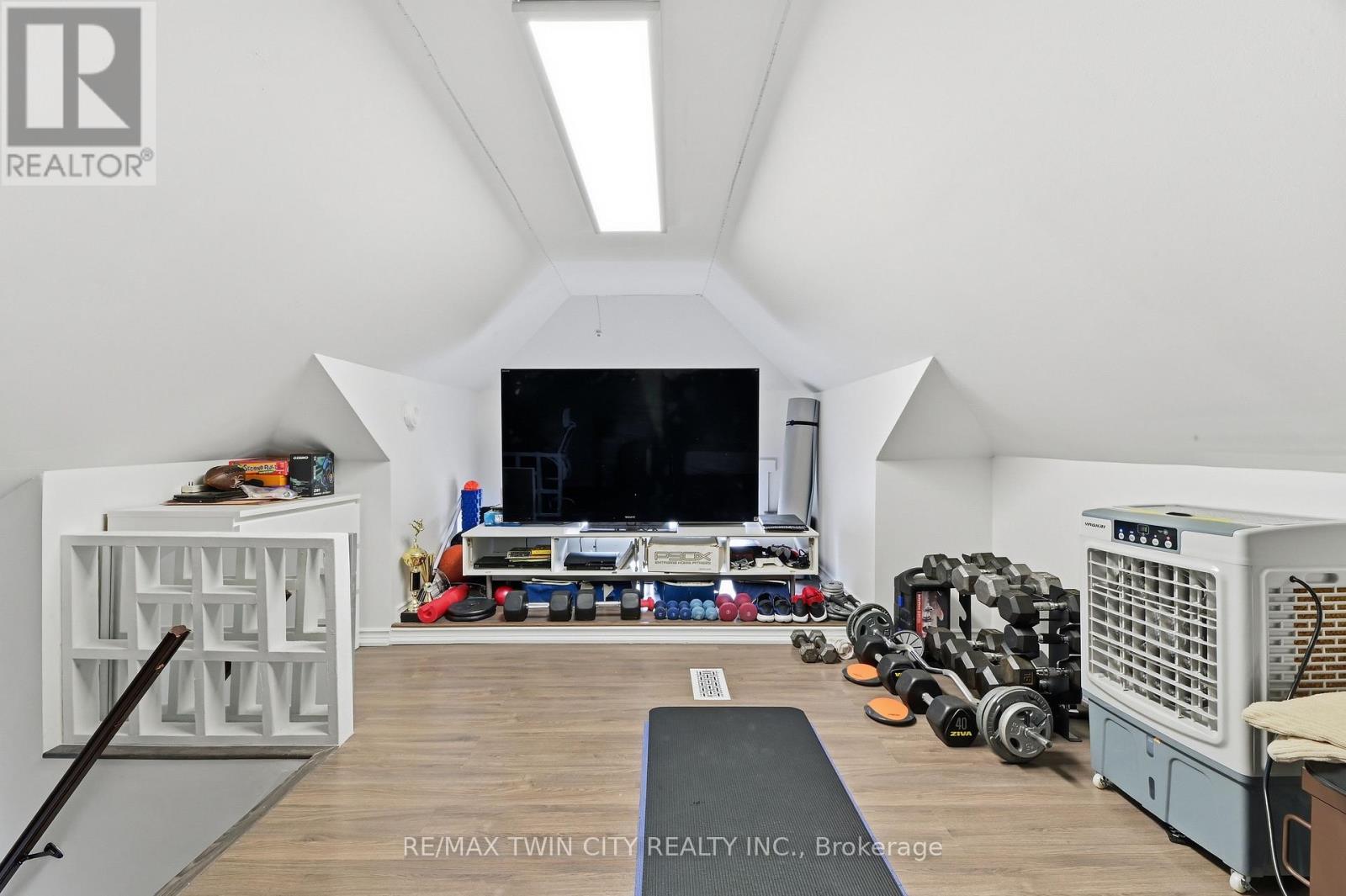 4924 HUNTER STREET - 17