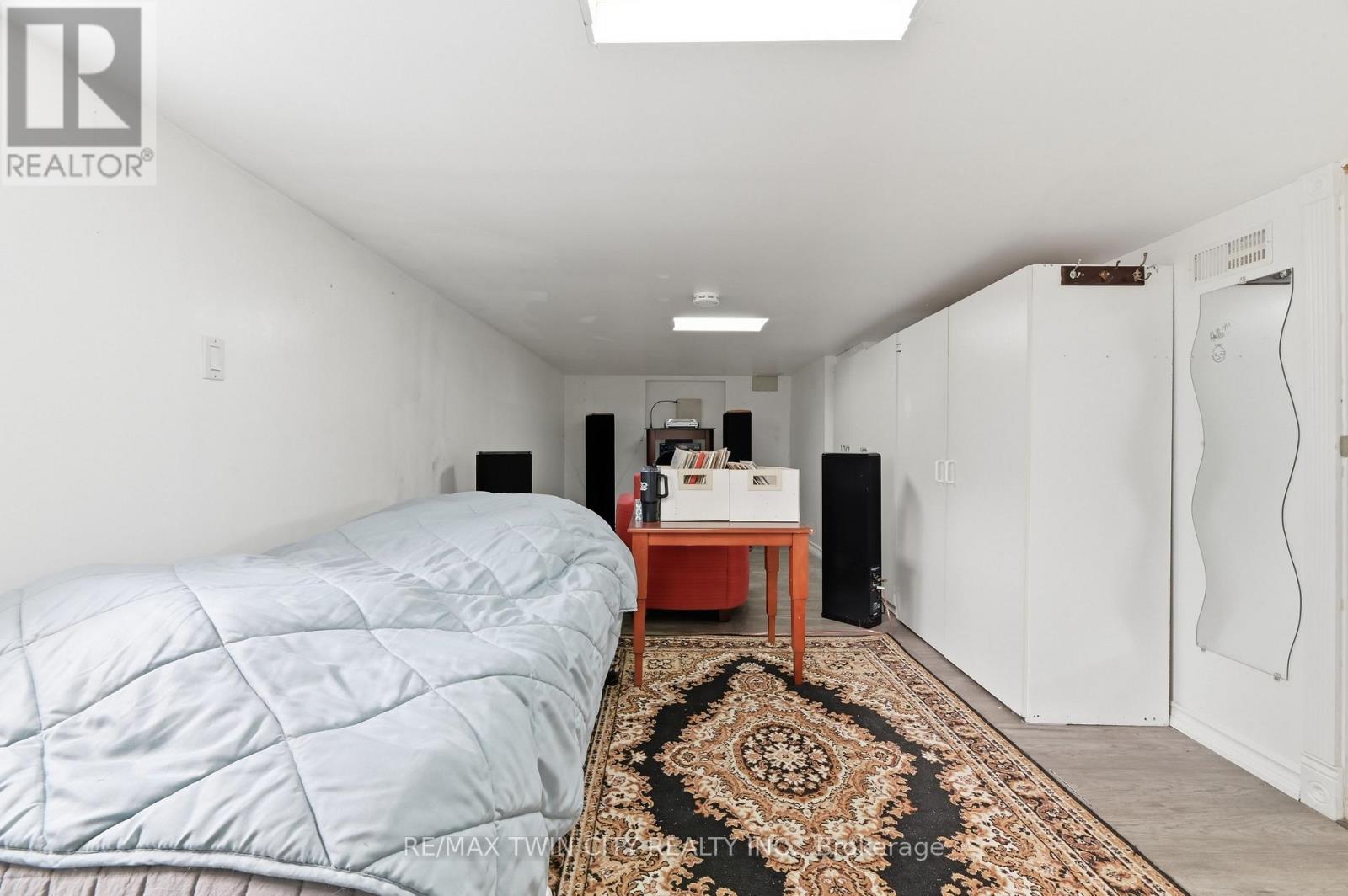 4924 HUNTER STREET - 20