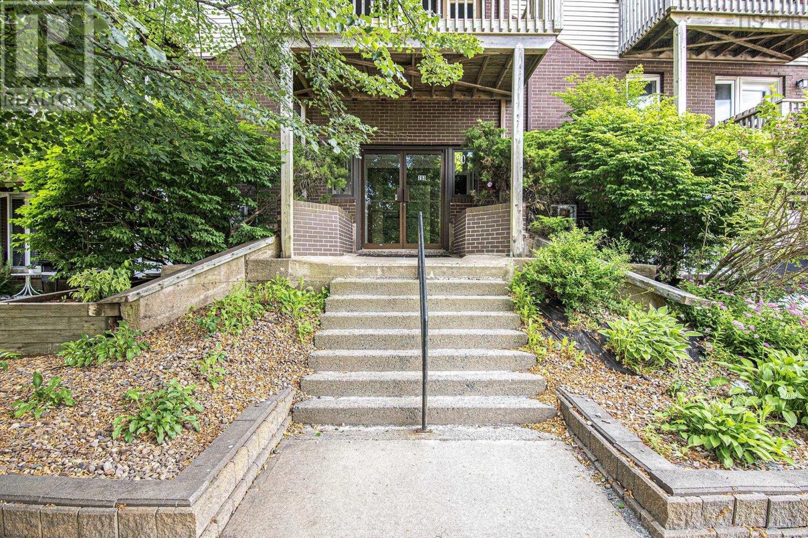 #105 203 Ross Street - 34