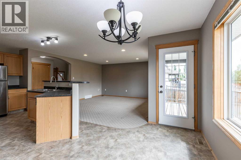 55 Vista Close SE - 13