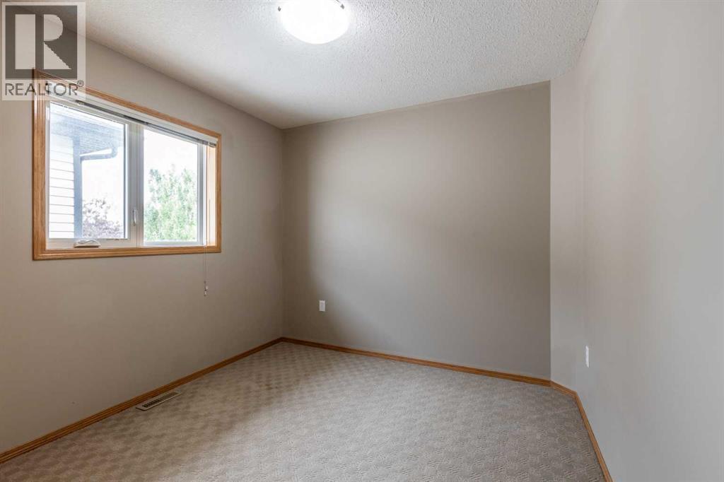 55 Vista Close SE - 22