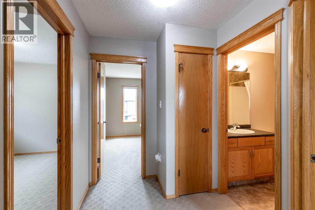 55 Vista Close SE - 19
