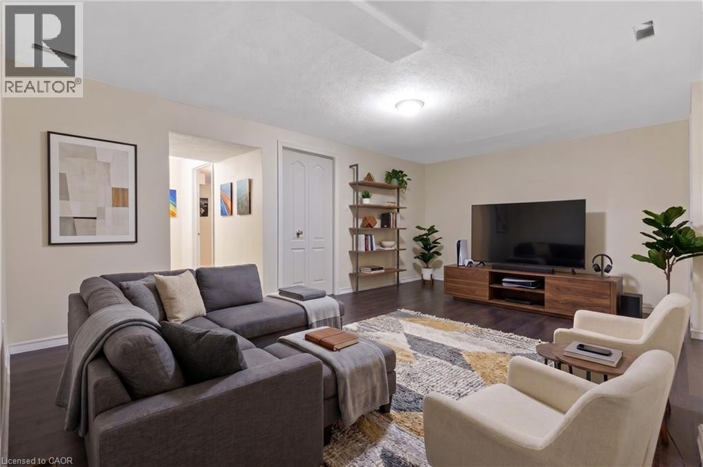 #37 10 ISHERWOOD Avenue - 24