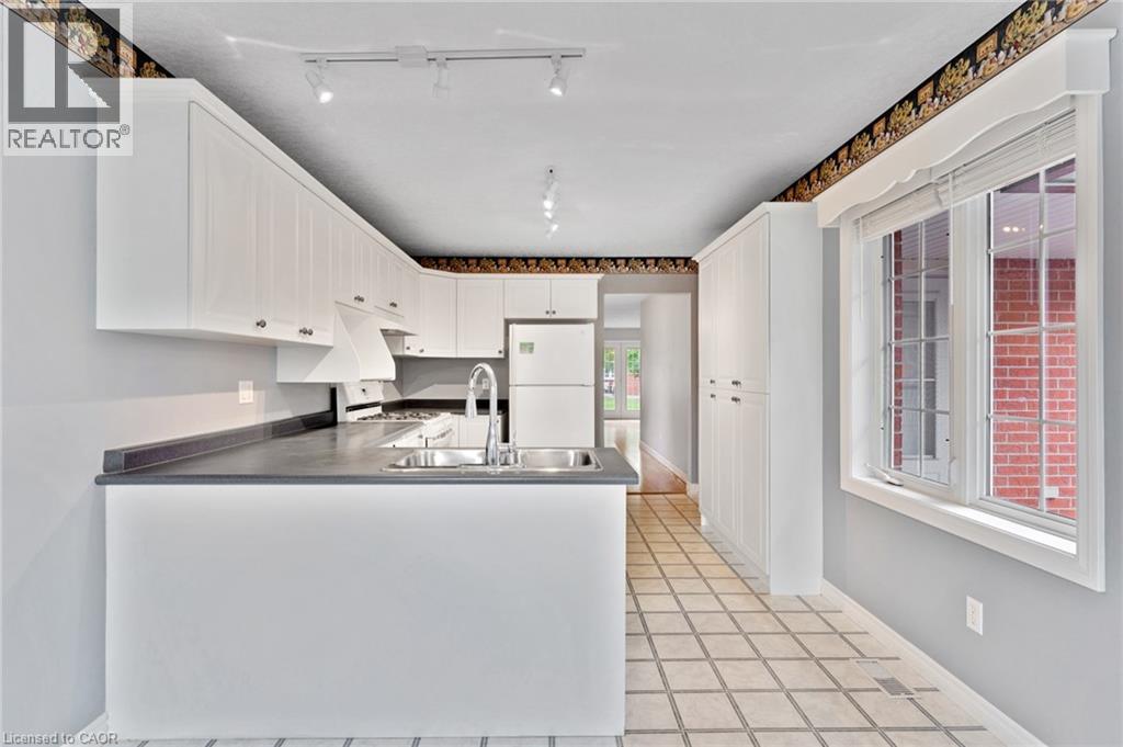 #37 10 ISHERWOOD Avenue - Image 9