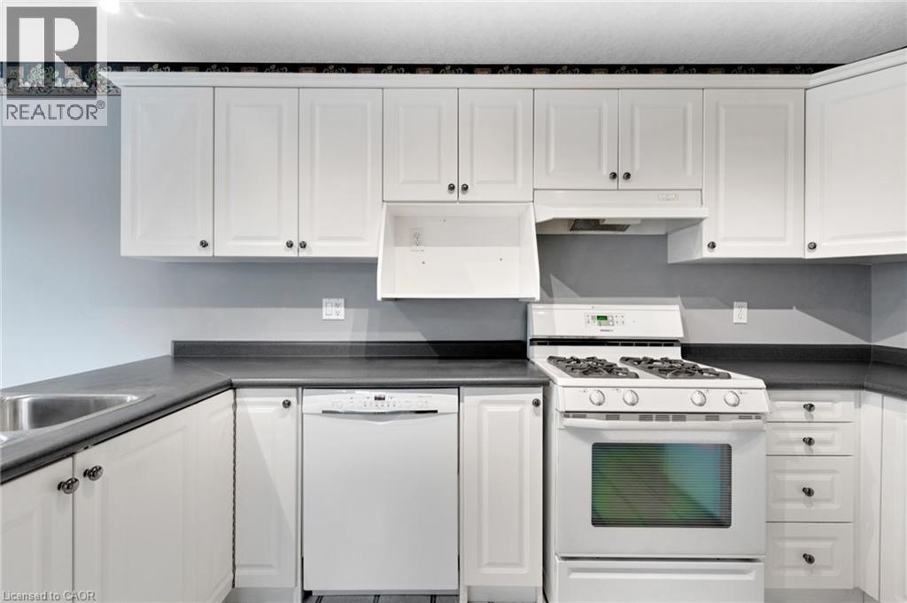 #37 10 ISHERWOOD Avenue - 11