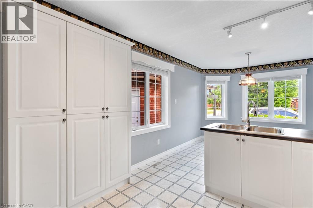 #37 10 ISHERWOOD Avenue - 10